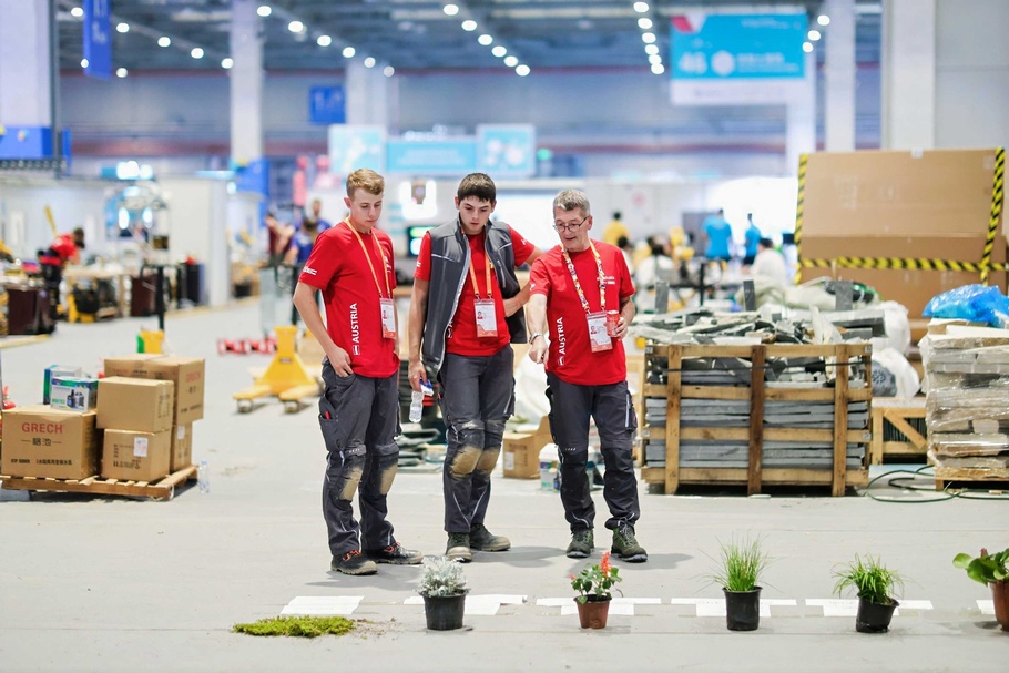 Das Team der Gartengestalter beim Wettbewerb der WorldSkills 2026