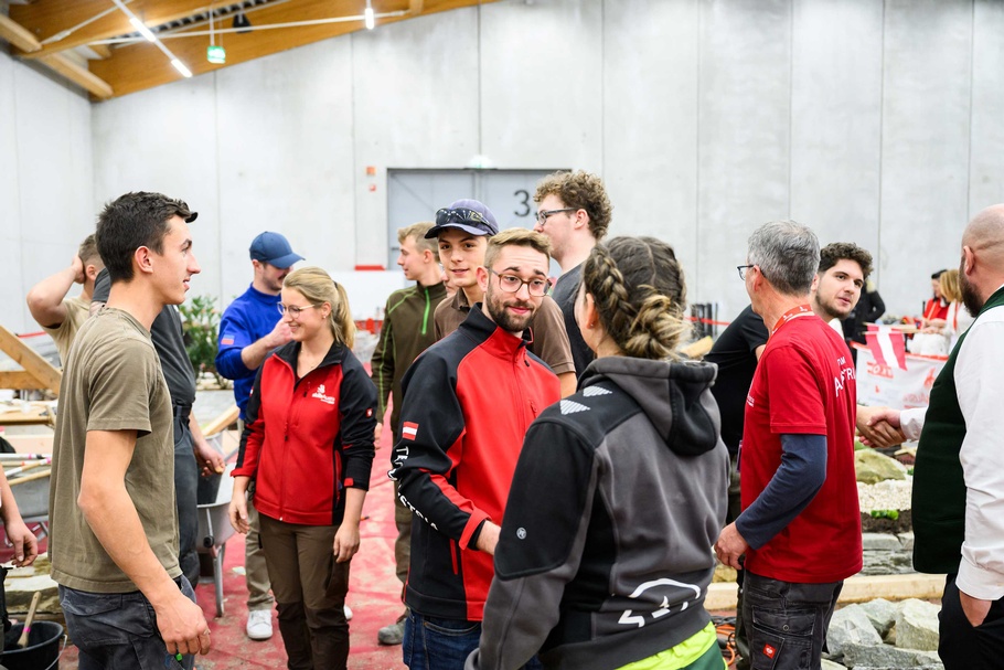 Teilnehmer:innen bei den AustrianSkills 2025 im Beruf Gartengestaltung