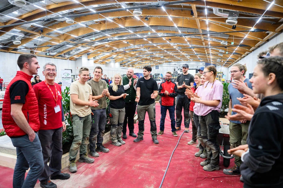 Teilnehmer:innen bei den AustrianSkills 2025 im Beruf Gartengestaltung