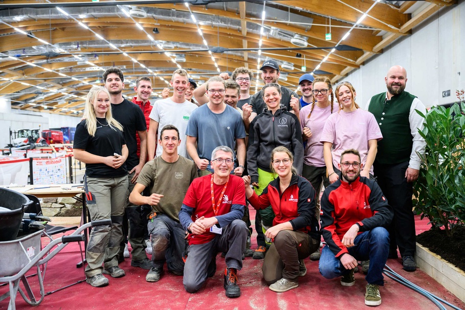 Teilnehmer:innen bei den AustrianSkills 2025 im Beruf Gartengestaltung