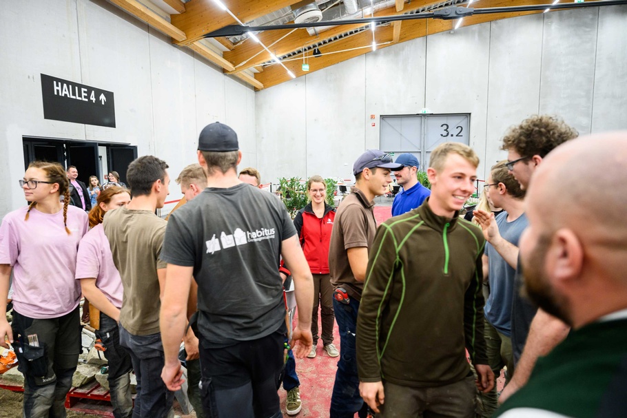 Teilnehmer:innen bei den AustrianSkills 2025 im Beruf Gartengestaltung