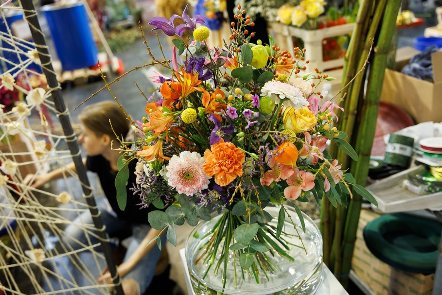 Blumenstrauß von einem Wettbewerbsteilnehmer im Beruf Floristik bei den AustrianSkills 2023 gebunden