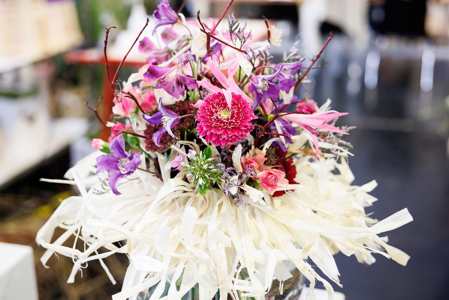 Blumenstrauß von einem Wettbewerbsteilnehmer im Beruf Floristik bei den AustrianSkills 2023 gebunden