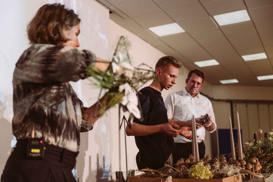 Werkstücke und Teilnehmer des Impulsseminars