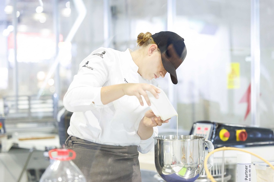 Jennifer Lueger während des Wettbewerbs bei den WorldSliss 2026 in Shanghai