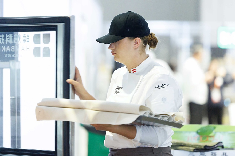 Jennifer Lueger während des Wettbewerbs bei den WorldSliss 2026 in Shanghai