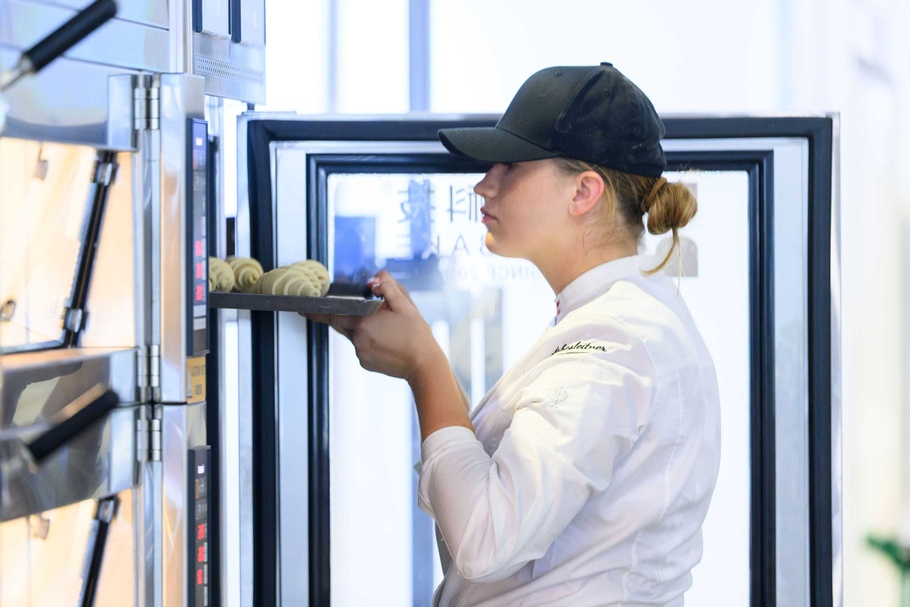 Jennifer Lueger während des Wettbewerbs bei den WorldSliss 2026 in Shanghai