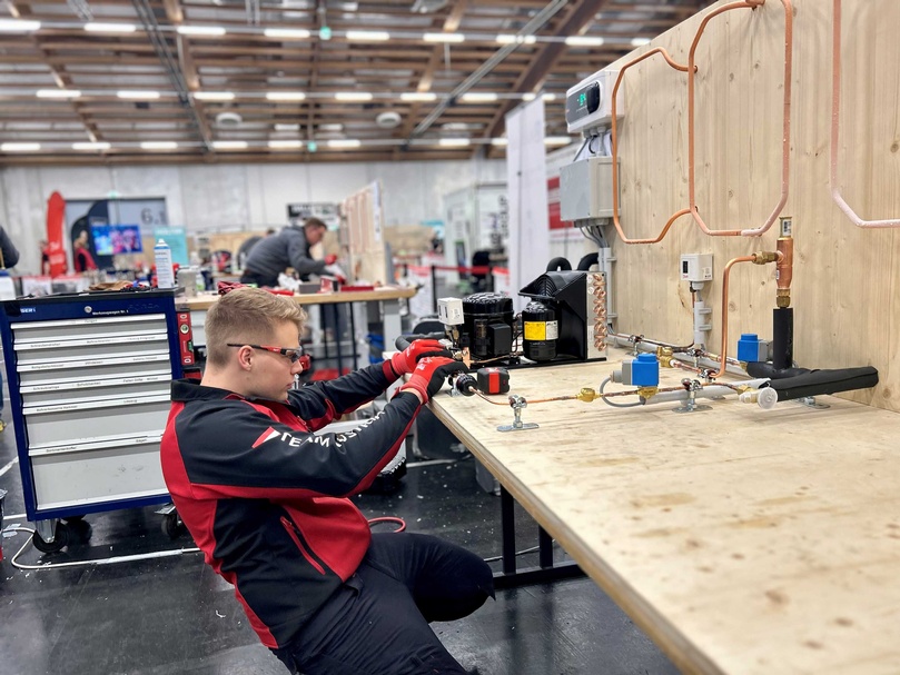 Jonas Danninger beim Wettbewerb im Beruf Kälte- und Klimatechnik