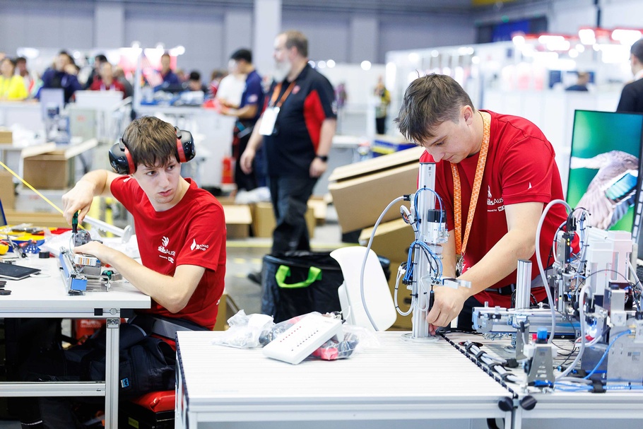 David Seidl und Paul Wohlesser sowie  sowie Gabriel Aldrian und Kristijan Hrdžić bei den WorldSkills 2026