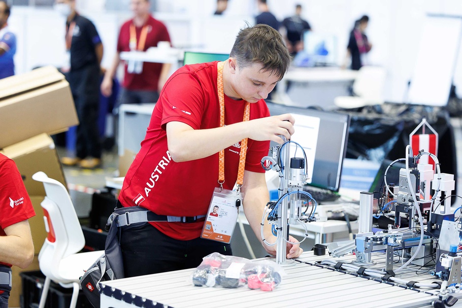 David Seidl und Paul Wohlesser sowie  sowie Gabriel Aldrian und Kristijan Hrdžić bei den WorldSkills 2026