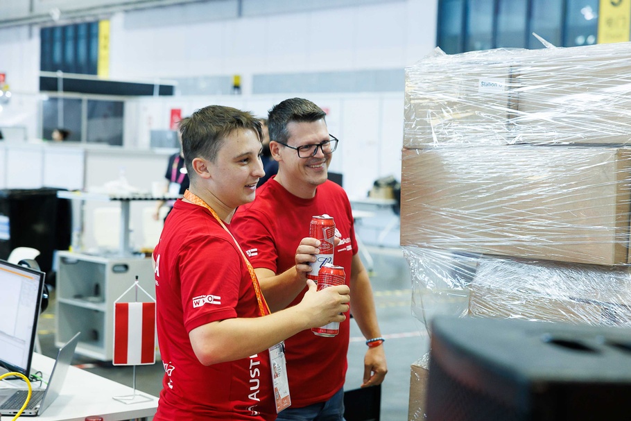 David Seidl und Paul Wohlesser sowie  sowie Gabriel Aldrian und Kristijan Hrdžić bei den WorldSkills 2026