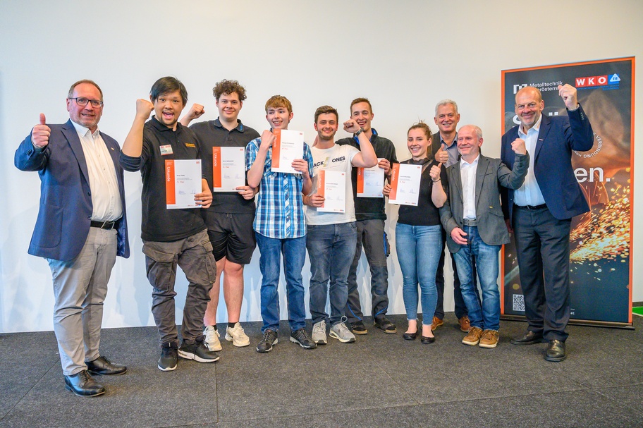 Teilnehmer und Sieger des Landeslehrlingswettbewerbs Metalltechniker Oberösterreich 2024