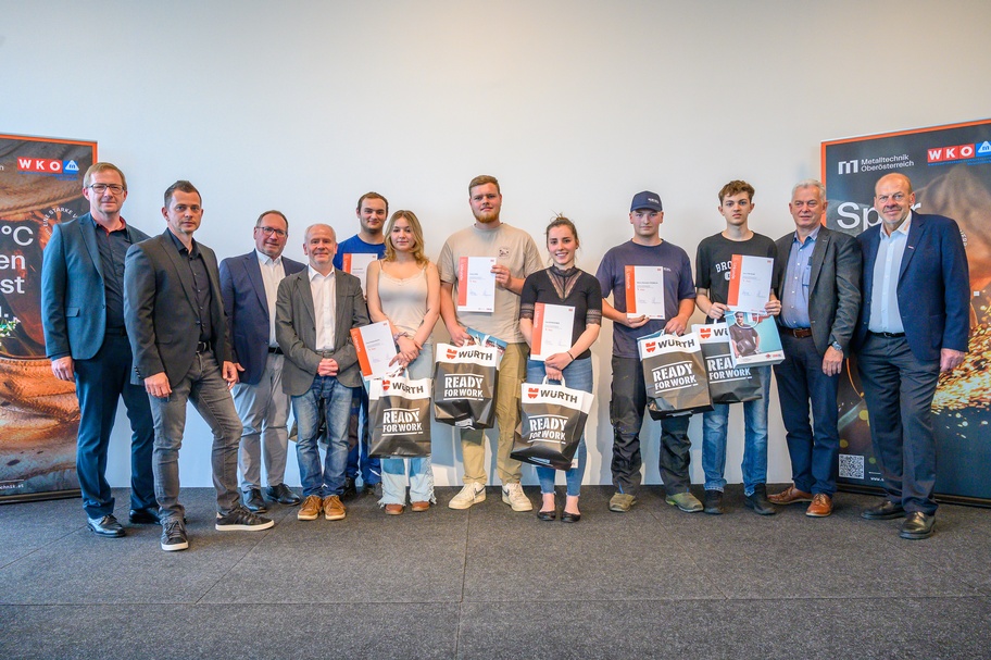 Teilnehmer und Sieger des Landeslehrlingswettbewerbs Metalltechniker Oberösterreich 2024