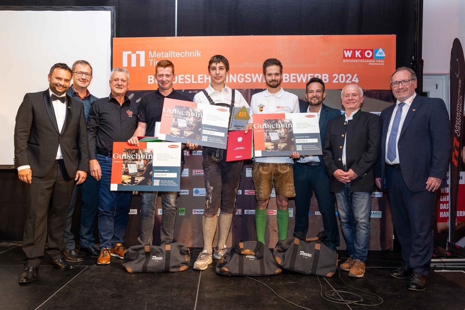 Teilnehmer des Bundeslehrlingswettbewerbs der Metalltechniker 2024