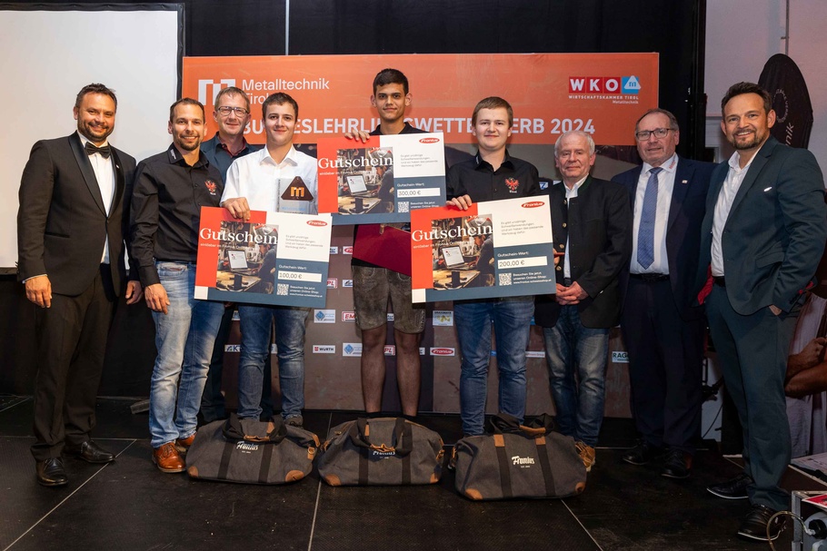 Teilnehmer des Bundeslehrlingswettbewerbs der Metalltechniker 2024