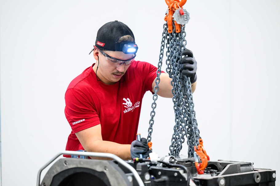 Marvin Gassner bei den EuroSkills 2025 in der Disziplin Land- und Baumaschinentechnik