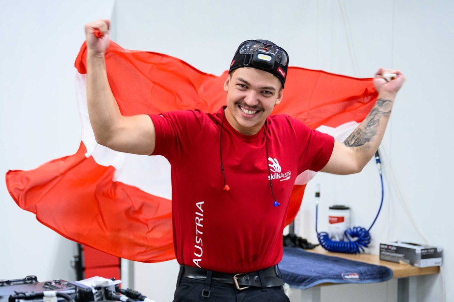 Marvin Gassner bei den EuroSkills 2025 in der Disziplin Land- und Baumaschinentechnik