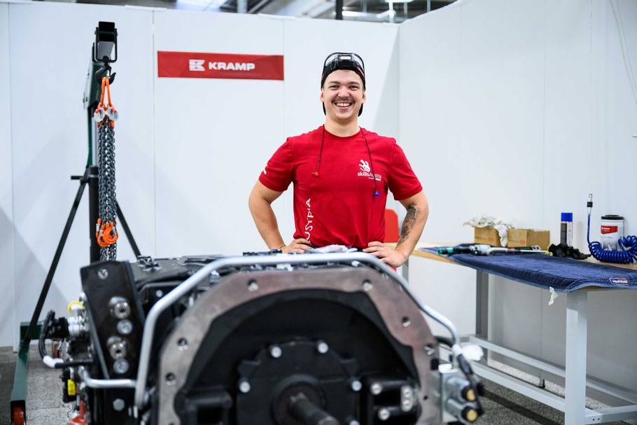 Marvin Gassner bei den EuroSkills 2025 in der Disziplin Land- und Baumaschinentechnik