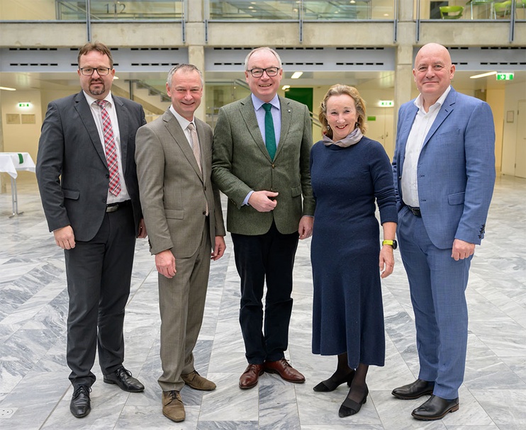 v.l.n.r.:  Mag. Andreas Zahrhuber (Fröling), Mst. Ing. Manfred Denk, MBA (Bundesinnungsmeister), LHStv. Dr. Stefan Pernkopf, Dr. Elisabeth Berger(GF VÖK), Mag. Helmut Weinwurm ( CEO  Bosch und Vorsitzender VÖK)