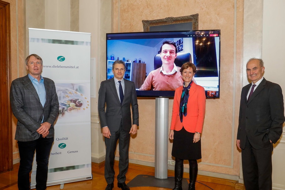 )v.l.n.r.) Walter Scherb, Jürgen Rauch, Martin Darbo, Katharina Koßdorff, Johann Marihart