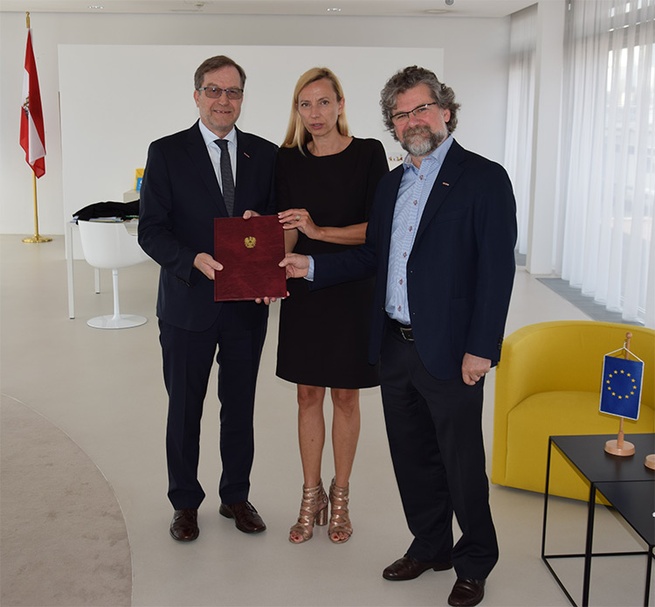 Schulbuchvertrag verlängert