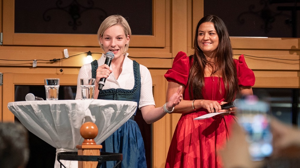 WKÖ-Vizepräsidentin Bettina Dorfer-Pauschenwein mit der neuen JW-Bundesvorsitzenden Verena Eugster