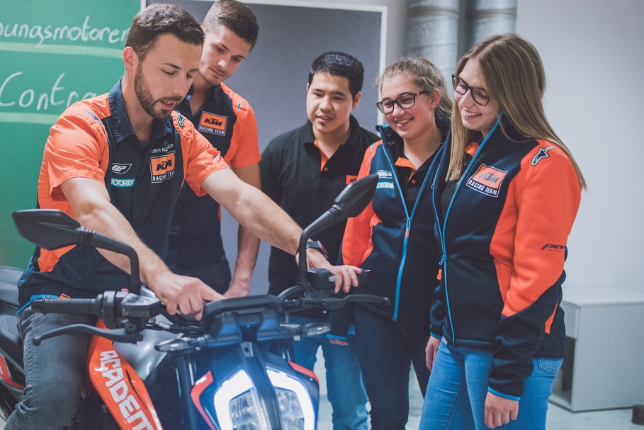 Lehrling während der Ausbildung