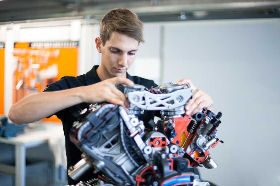 Lehrling während der Ausbildung