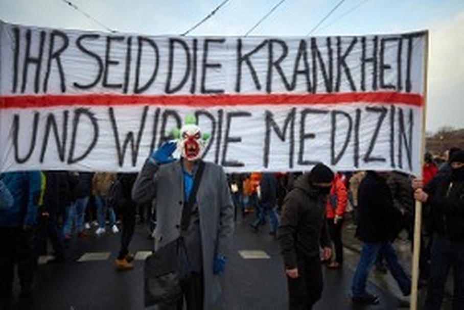 Person bei Corona-Protest