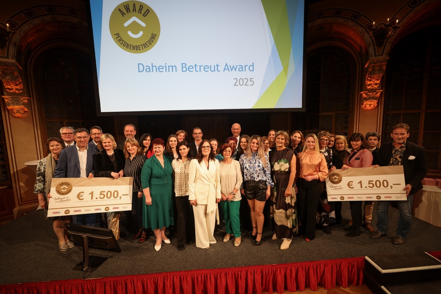 Die Gewinner:innen des DAHEIM BETREUT AWARD 2025 bei der feierlichen Verleihung am 3. April 2025 im Palais Ferstel