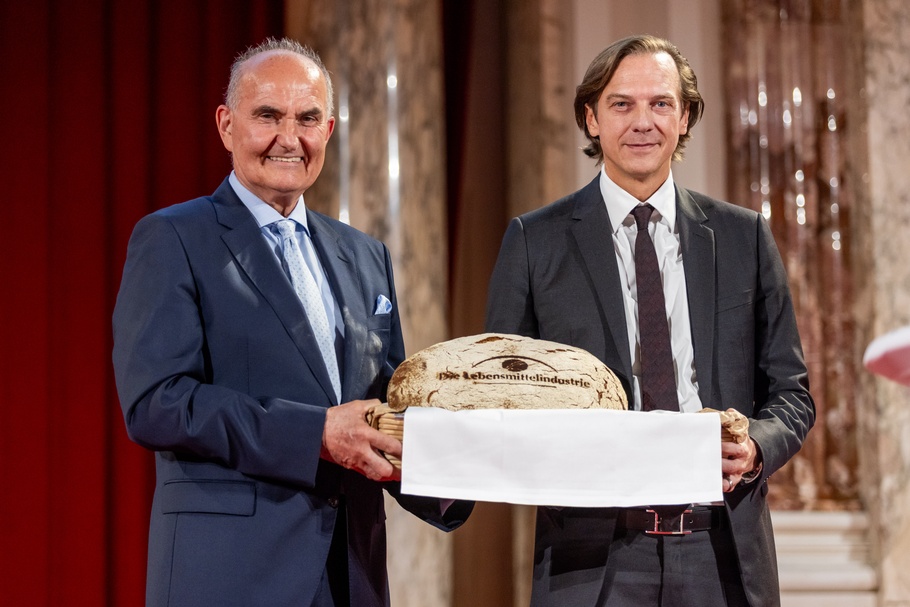 KR DI Johann Marihart, Obmann Mag. Stephan Büttner, Vorstandsvorsitzender AGRANA Beteiligungs-AG (re.)