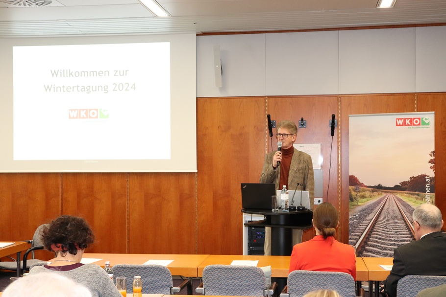 Person hält Vortrag