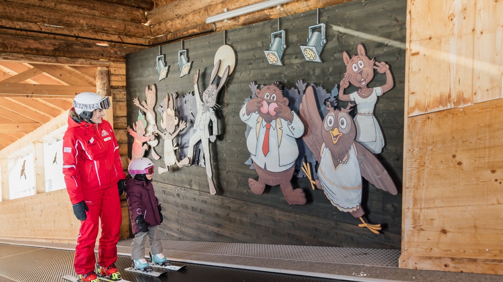 Personen bei einem Schlepplift