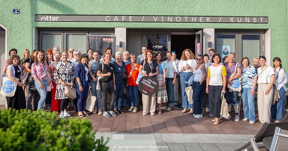 Gruppenfoto der Teilnehmenden der UnternehmerinnenROAS von Frau in der Wirtschaft in Ottensheim