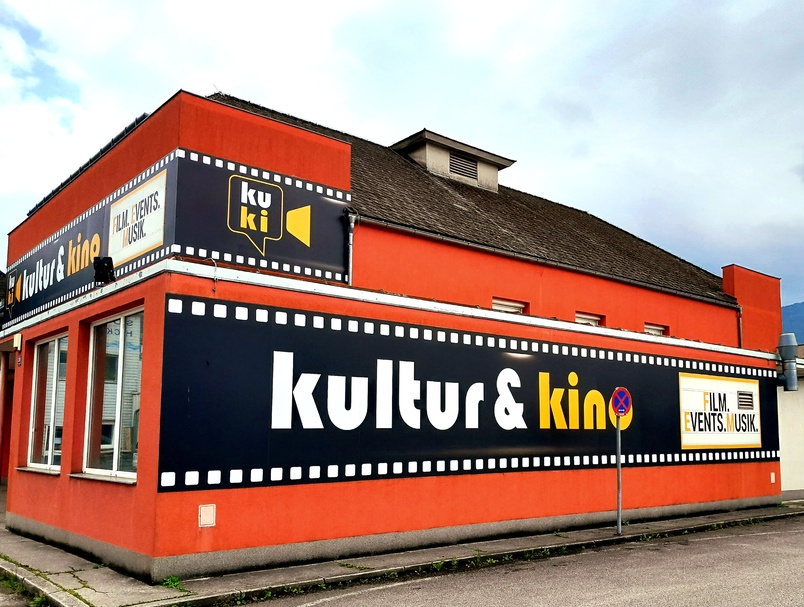 Neben Kinofilmen gibt es auch Musik-Konzerte, Kabaretts, Theater oder Podiumsdiskussionen zu besuchen.