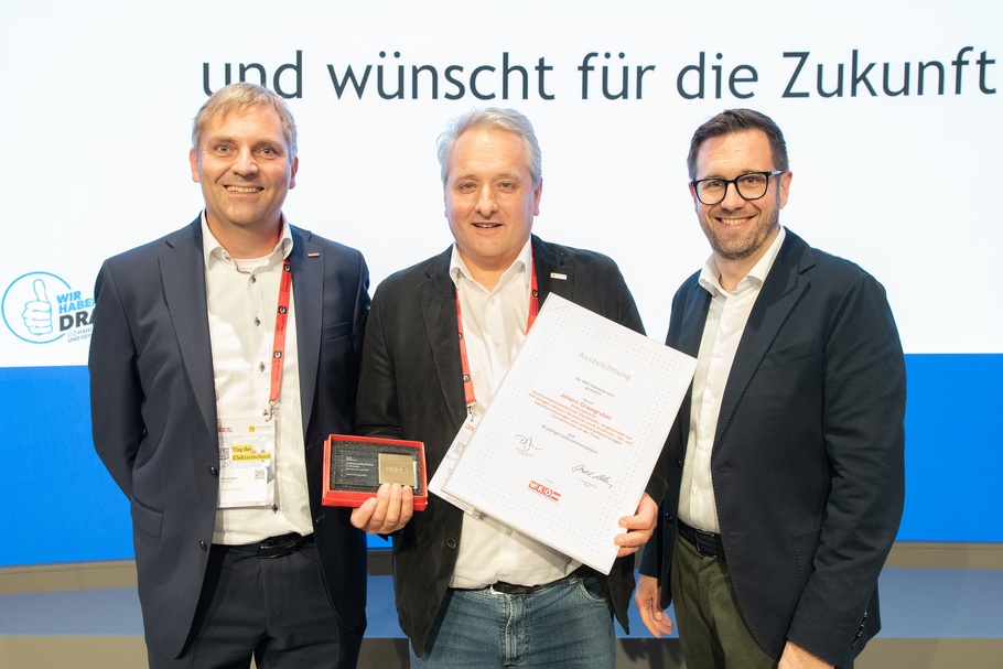 v.l.: Innungsmeister Stephan Preishuber, Johann Grausgruber, Markus Redl (Obmann der Sparte Gewerbe und Handwerk)