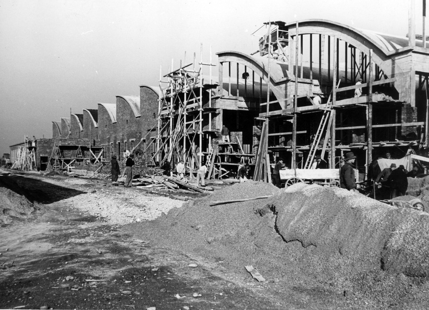 Aufbau der Hallen des Puch-Werks in Graz
