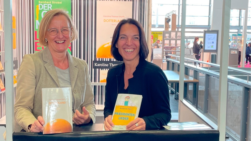 Beatrice Erker (r.) beim Besuch des Literaturverlags Droschl