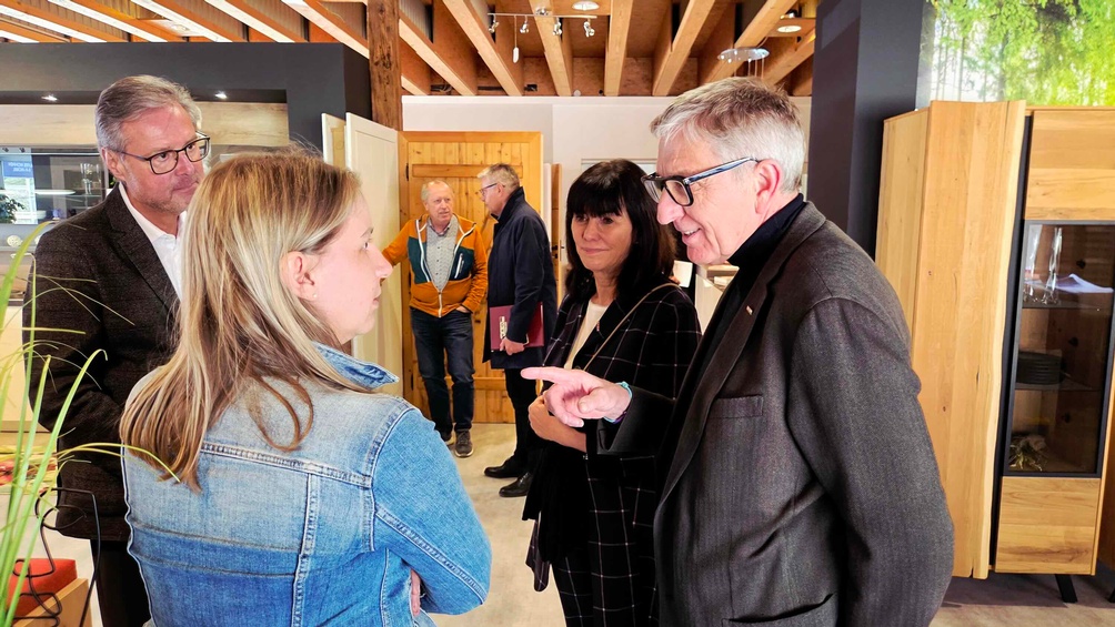 Martha Schulz und Josef Herk: Besuch eines Unternehmens