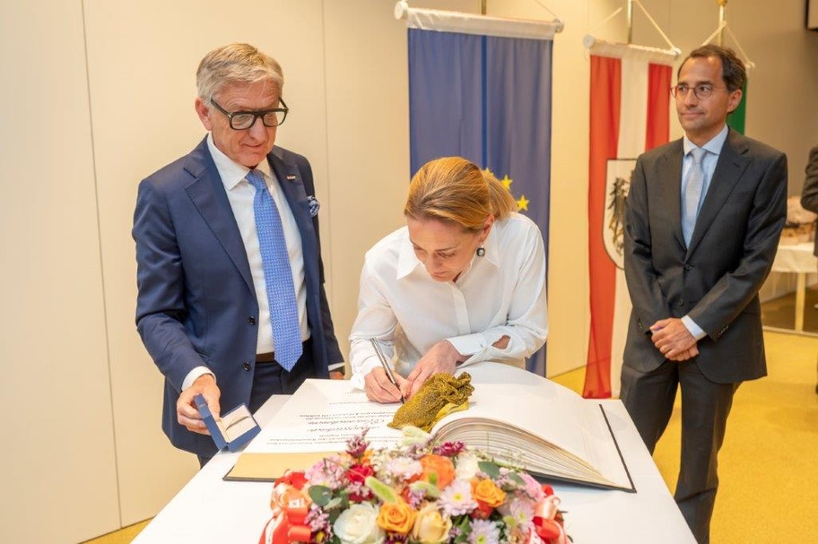 Ehrung ausgezeichneter Unternehmen; Eintragung ins Goldene Buch der WKO