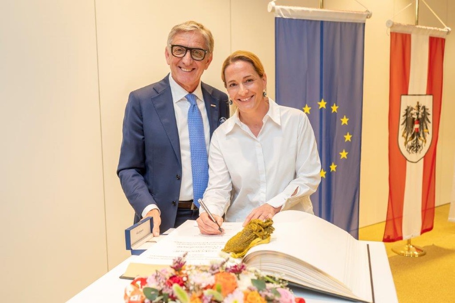 Ehrung ausgezeichneter Unternehmen; Eintragung ins Goldene Buch der WKO