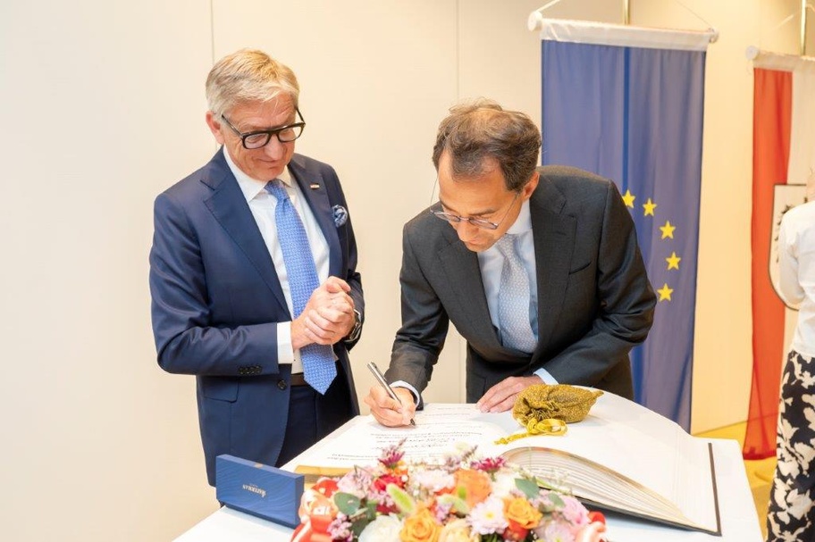 Ehrung ausgezeichneter Unternehmen; Eintragung ins Goldene Buch der WKO