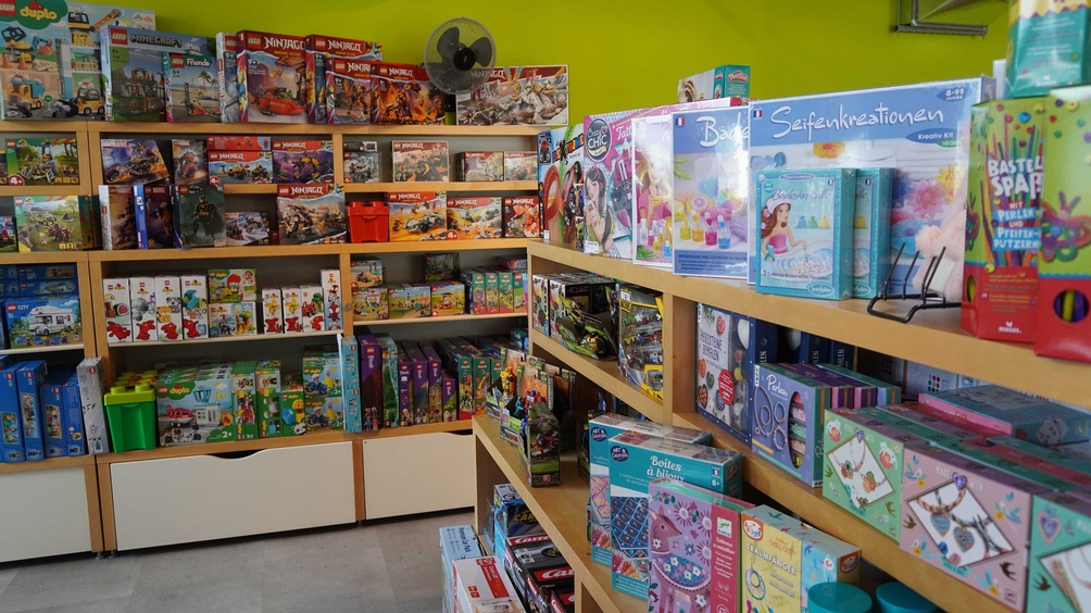 Sortiment im Spielwarengeschäft Frechdax in Telfs