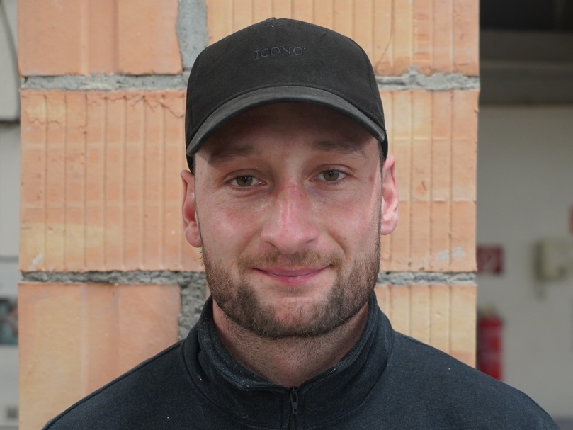 MAZ - Bilder der Lehrlinge von Kurs 8 im 2. Lehrjahr + Stark Timo (Hochbauspezialist)