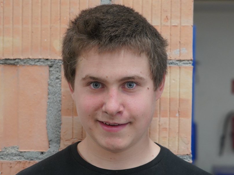 MAZ - Bilder der Lehrlinge von Kurs 8 im 2. Lehrjahr + Stark Timo (Hochbauspezialist)