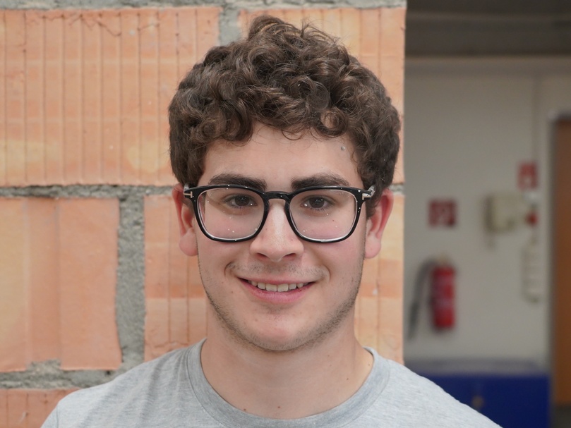 MAZ - Bilder der Lehrlinge von Kurs 8 im 2. Lehrjahr + Stark Timo (Hochbauspezialist)