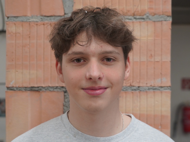 MAZ - Bilder der Lehrlinge von Kurs 8 im 2. Lehrjahr + Stark Timo (Hochbauspezialist)