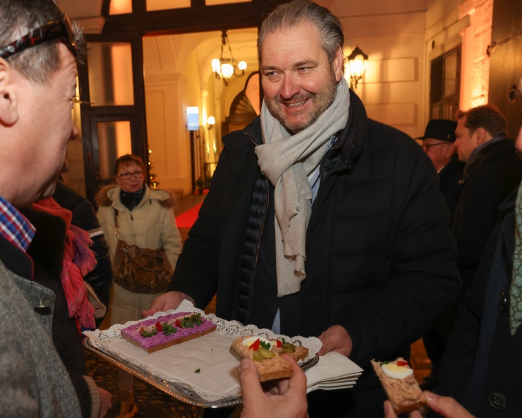 v.l.n.r.: Johann Breitenender, Dieter Steup, Marie-Beatrice Fröhlich, Christoph Folliot-Crenneville, Markus Figl