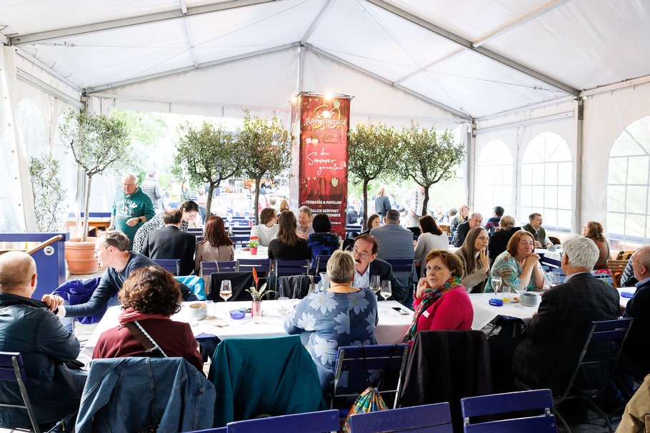 Gäste beim UBIT-Sommerfest