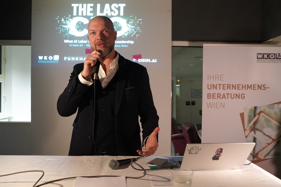 Sprecher mit Mikrofon 